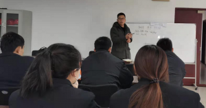 魯東環(huán)保對(duì)客戶進(jìn)行反滲透日常維護(hù)、故障診斷技術(shù)培訓(xùn)